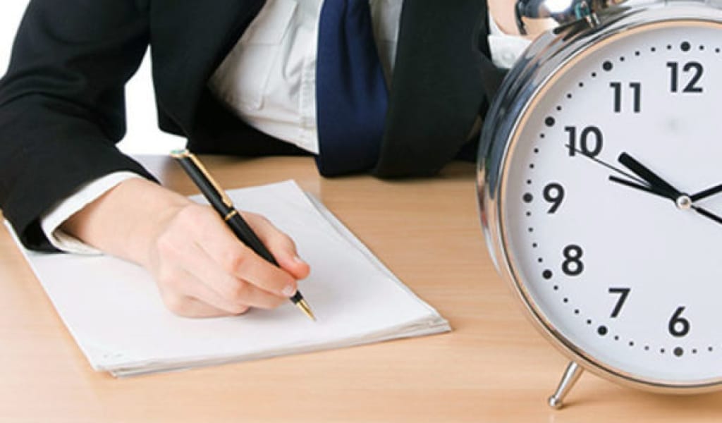 Қызметкер бір уақытта екі жерде жұмыс істей ала ма?