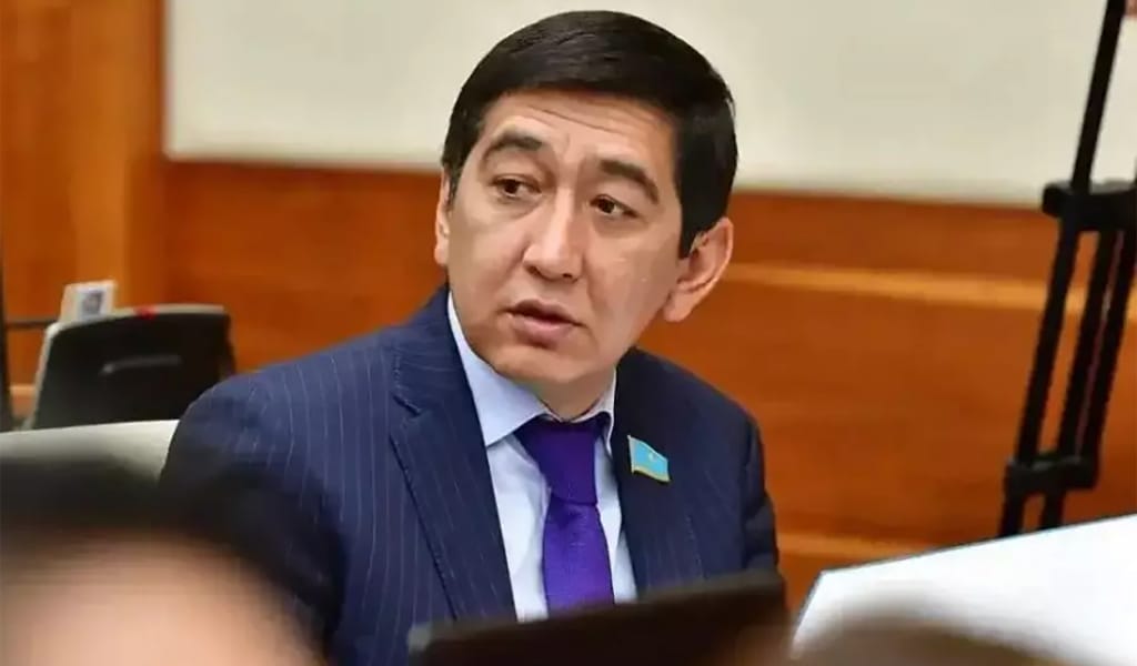 "Үстінен сотқа беру керек". Ринат Зайытов өзіне сын айтқандарға жауап берді