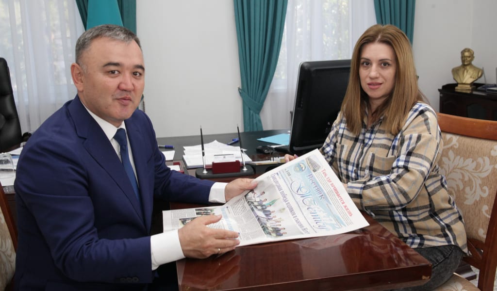 ХАЛЫҚҚА ЖАҚЫН ӘКІМ