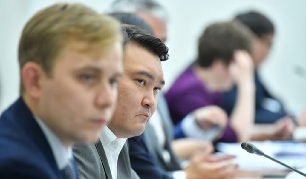 Мәжіліс төрағасы Мақсат Толықбайға ескерту жасады