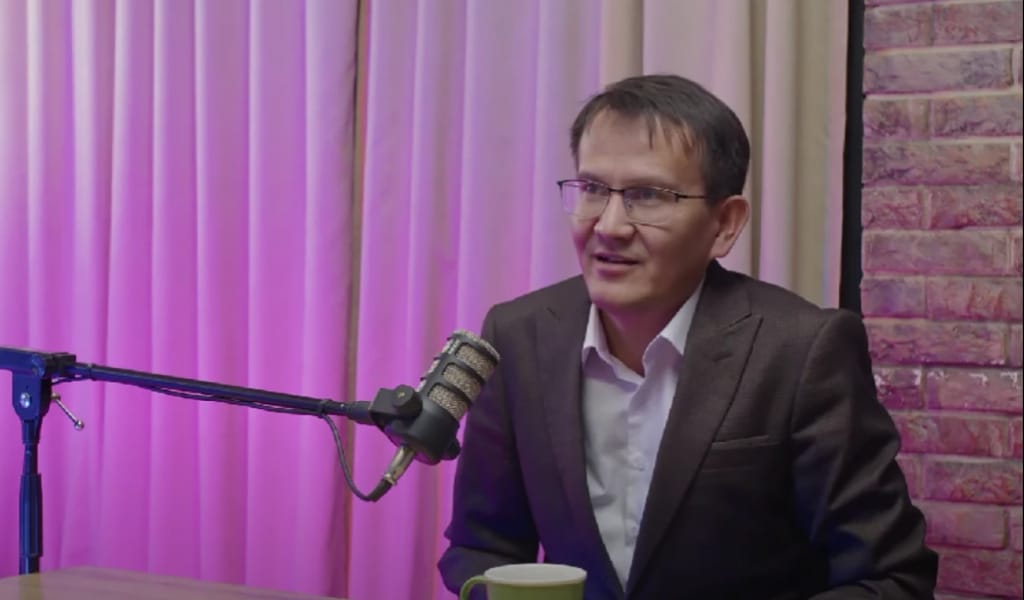 Мектеп мұғалімдеріне неге бәрі қожа? Аятжан Ахметжан жауап берді