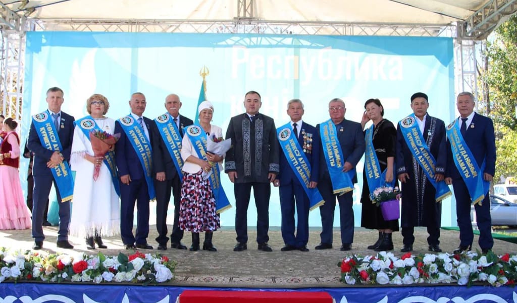 Республика күні. Сала үздіктерін құттықтады