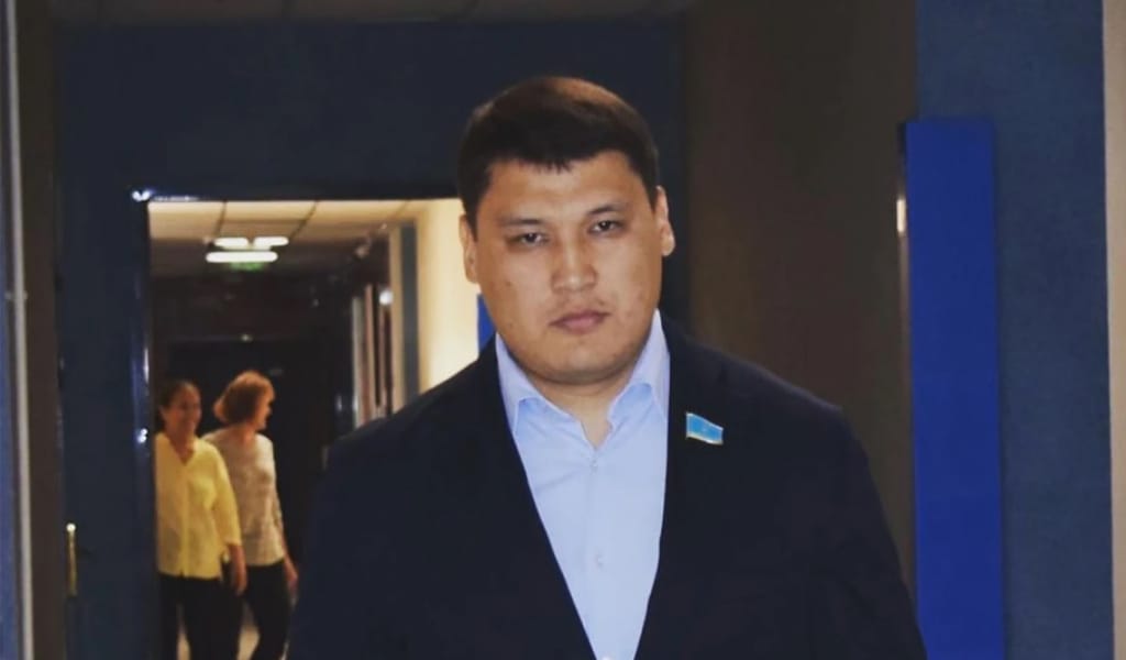 «Мәжілістегі айлық жыртығымды жамамайды». Мәжіліс депутаты қалай күн көріп жүргенін айтты