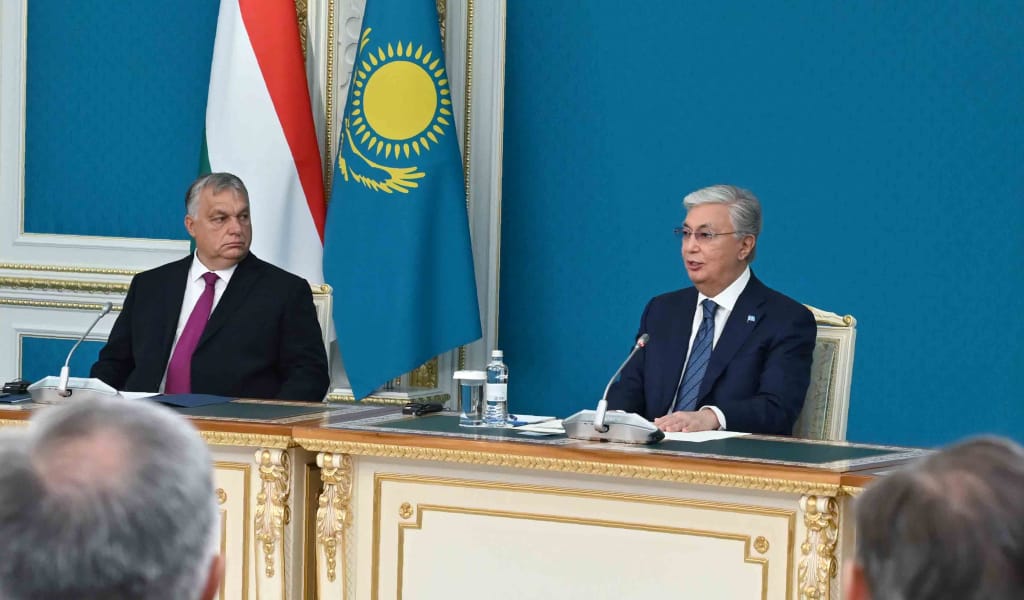 "Қазақстан сіздің атамекеніңіз деп айтуға болады": Тоқаев Мажарстан Премьер-Министріне "туыс" екенін жеткізді