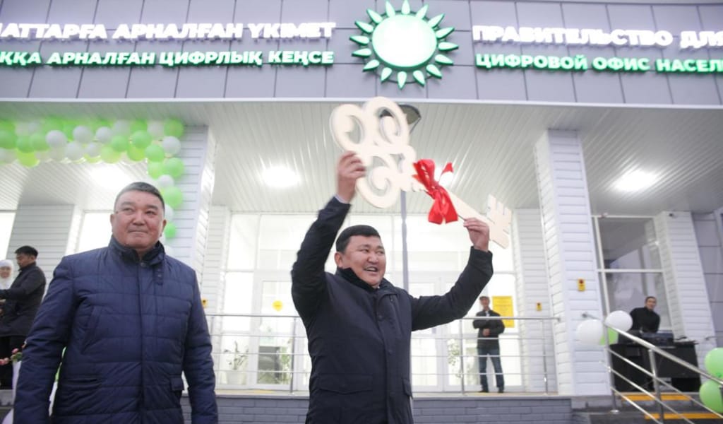 ХАЛЫҚҚА ҚЫЗМЕТ КӨРСЕТЕДІ