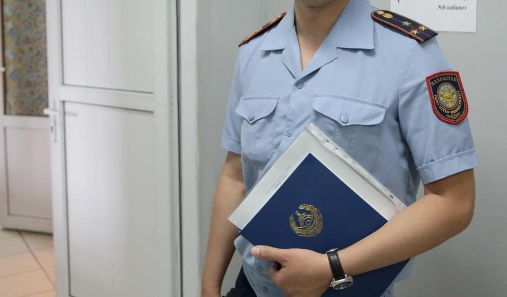 "Полицейлер қысым көрсетті": Жетісу облыстық полиция департаменті ер адам тамағын кескен келіншектің ісіне қатысты түсініктеме берді