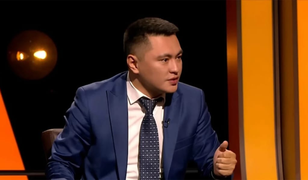 «Әкем – балабақша күзетшісі». Депутат Дәулет Мұқаев ата-анасы туралы айтып берді