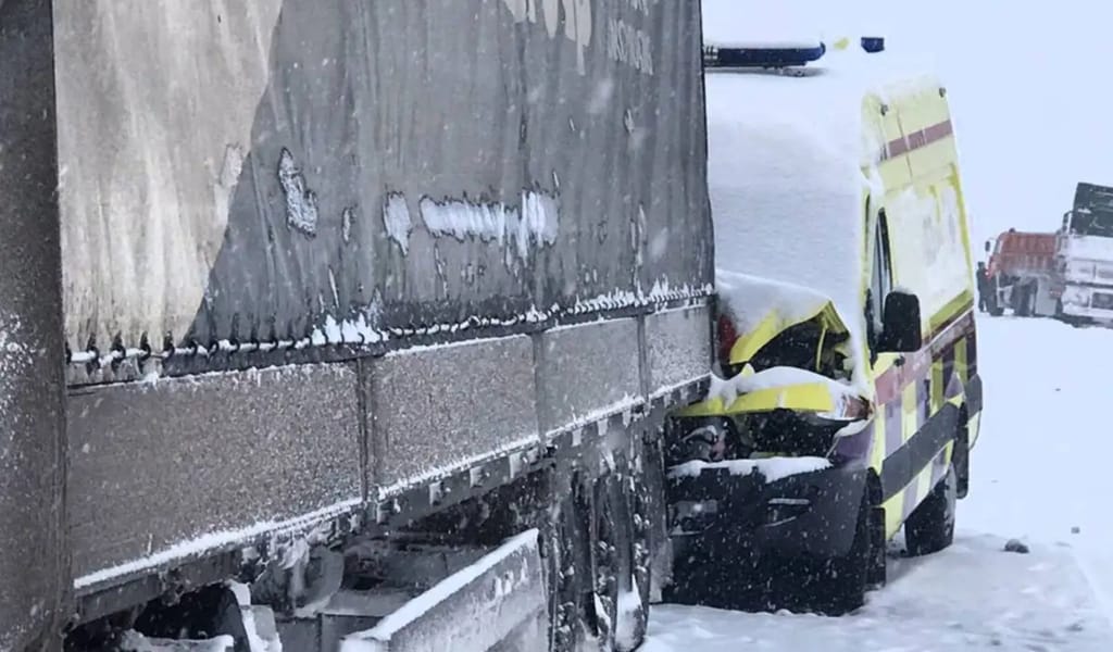 Талдықорған – Өскемен тас жолында «Жедел жәрдем» көлігі апатқа ұшырады