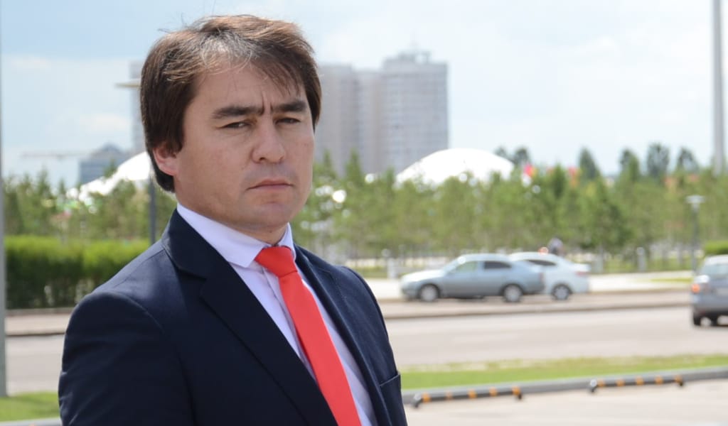 Біз кімбіз: эволюциялық жолдар мен мәтіндік қабаттар