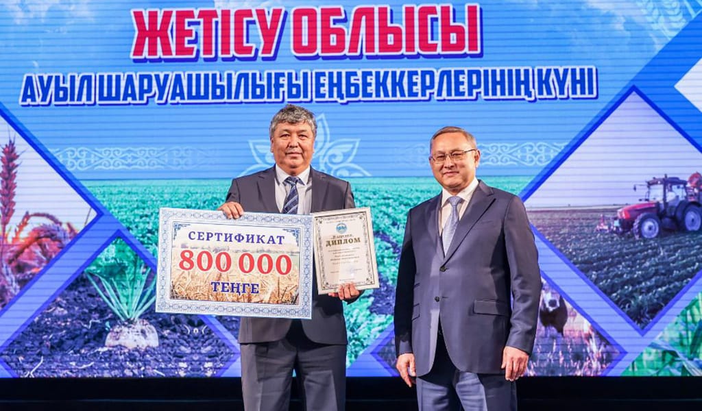 Ел көсегесін көгерткендер құрмет төрінде