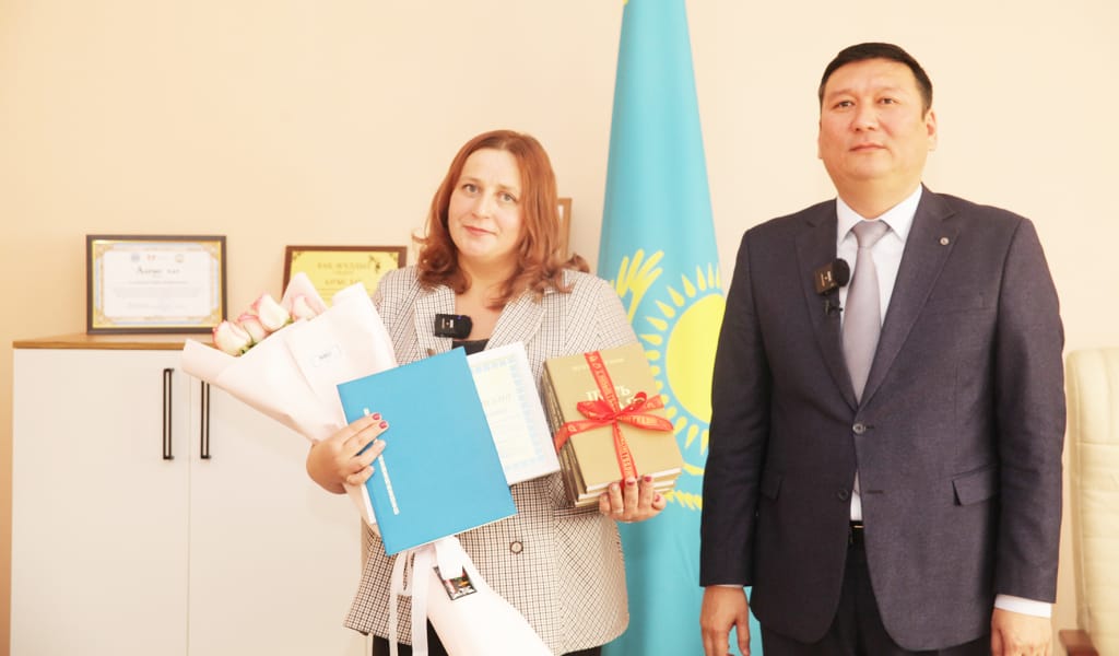 Мәскеуден жүлдемен оралды