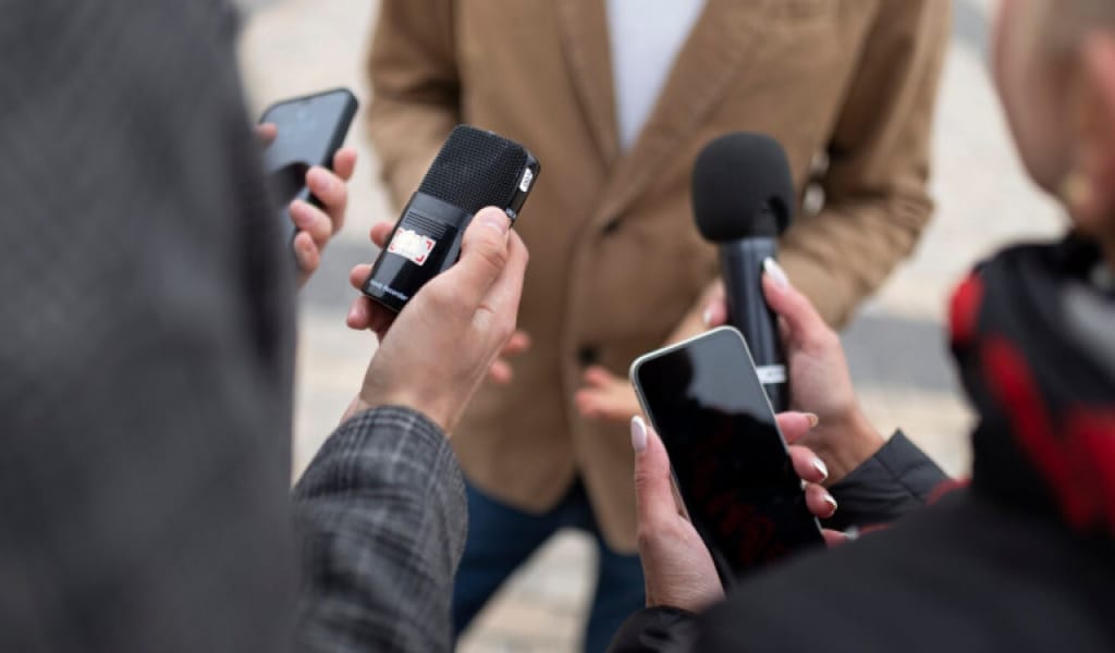 Қараңыз, апта аптығы бейнеде тұр