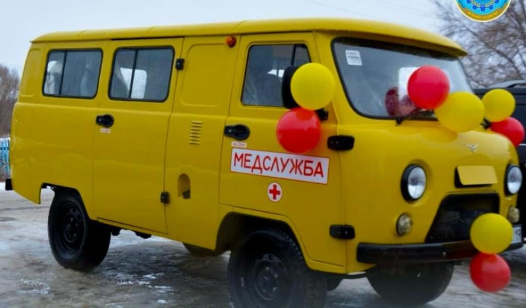Меценат ауылдық ауруханаға жедел жәрдем көлігін сыйға тартты