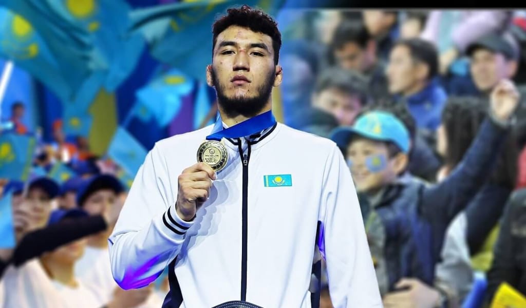 Әлем чемпионы Ризабек Айтмұқанға бір үйір жылқы сыйға тартты