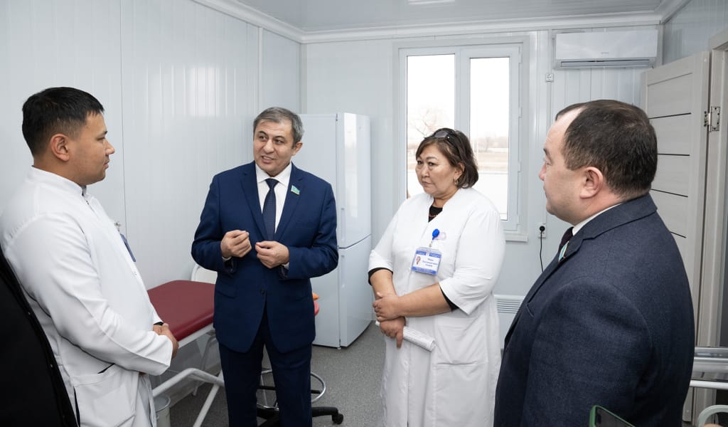 Депутаттар тұрғындарының өтініш-тілектерін тыңдады