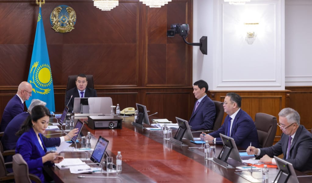 "Үкімет өткен жылдың қыркүйек айында резервтен 3 млрд теңгеден астам қаражат бөлді": Үкімет басшысы көңілі толмайтын дүниені атады