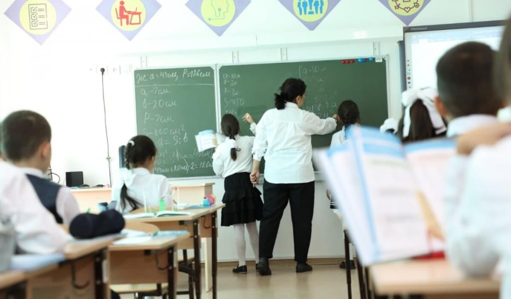 Депутат мектептегі тарих оқулығын қайта жазуды ұсынды