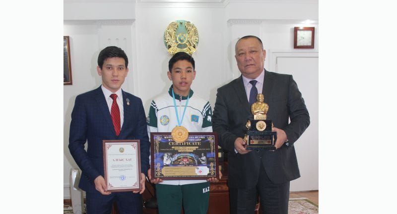 Медет Әжібектің жеңісі