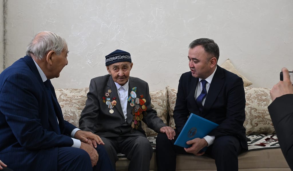 Соғыс ардагерін құттықтады