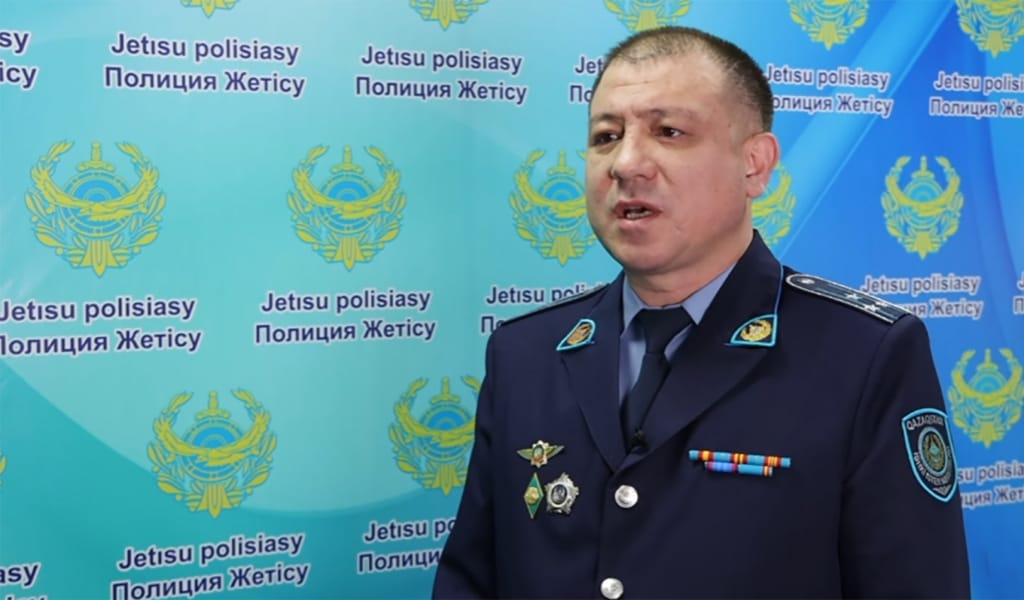 Жетісуда ақша жымқырған полиция қызметкері қамалды