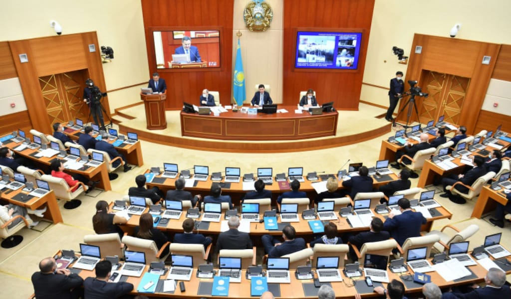 МӘЖІЛІС СУ КОДЕКСІНІҢ ЖОБАСЫН ТАЛҚЫЛАЙДЫ