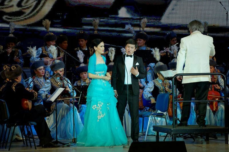 Қосылған қос өзен секілденіп...