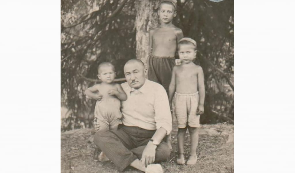 Ілияс Жансүгіров небәрі 44-ақ жас ғұмырында 40 кітап шығарған