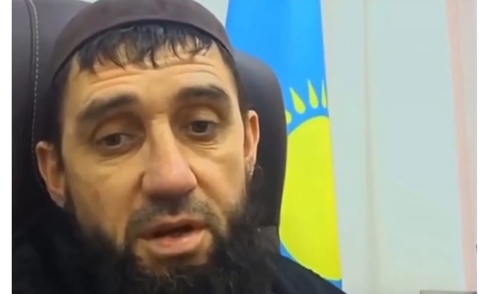 ӘКІМНІҢ ОРЫНДЫҒЫНА ОТЫРЫП ВИДЕО ТҮСІРГЕН БЛОГЕРГЕ АЙЫППҰЛ САЛЫНДЫ