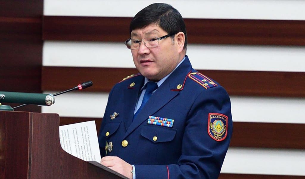 Қыз зорлады деп айыпталған Талдықорған полициясы бұрынғы бастығына қатысты сот отырысы басталды