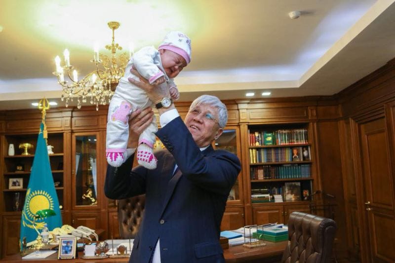 АНАЛАР ҮЙІНДЕГІ ЖАНҒА ПӘТЕР СЫЙЛАДЫ