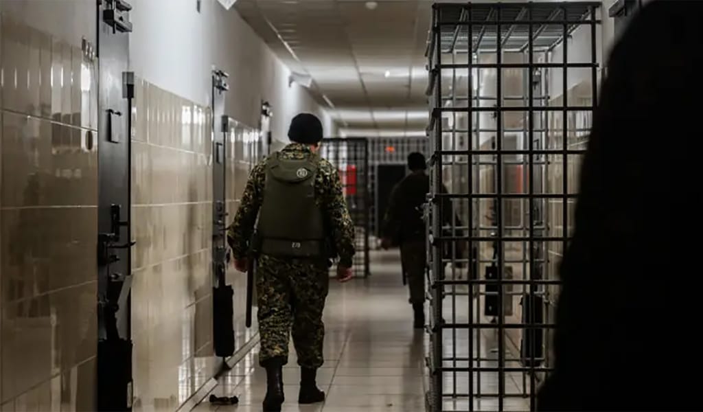 Зорлау, адам өлтіру бойынша сотталғандар мектепте жұмыс істеген