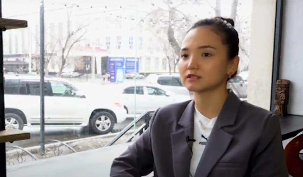 «Алдын ала сатып жібереді»: Жұмыс іздеп шетел асқан қазақтар құлдыққа түсіп жатыр