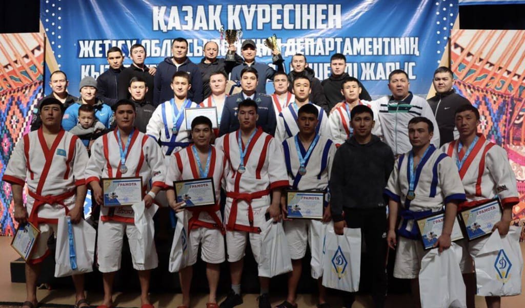 Жетісу полицейлері Наурыз мерекесіне орай қазақ күресінен жарыс өткізді
