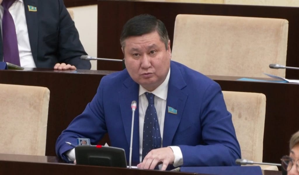 "Домбыраны харам, Абайды әкім дейтіндер көбейді": Сенатор ұлттық құндылықтардың жоғалып бара жатқанына алаңдаулы