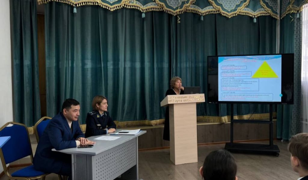 Талдықорғандық оқушыларға полицейлер есірткінің зиянды әсері туралы айтып берді (видео)