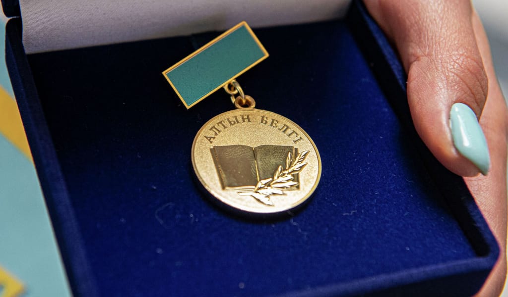 ҚҰНДЫЛЫҒЫ КЕМІГЕН "АЛТЫН БЕЛГІ"...