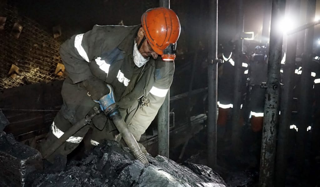 Қор кеншілердің зейнет жасын төмендету туралы петицияға қосылды