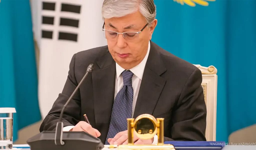 Тоқаев бірнеше заңға қол қойды