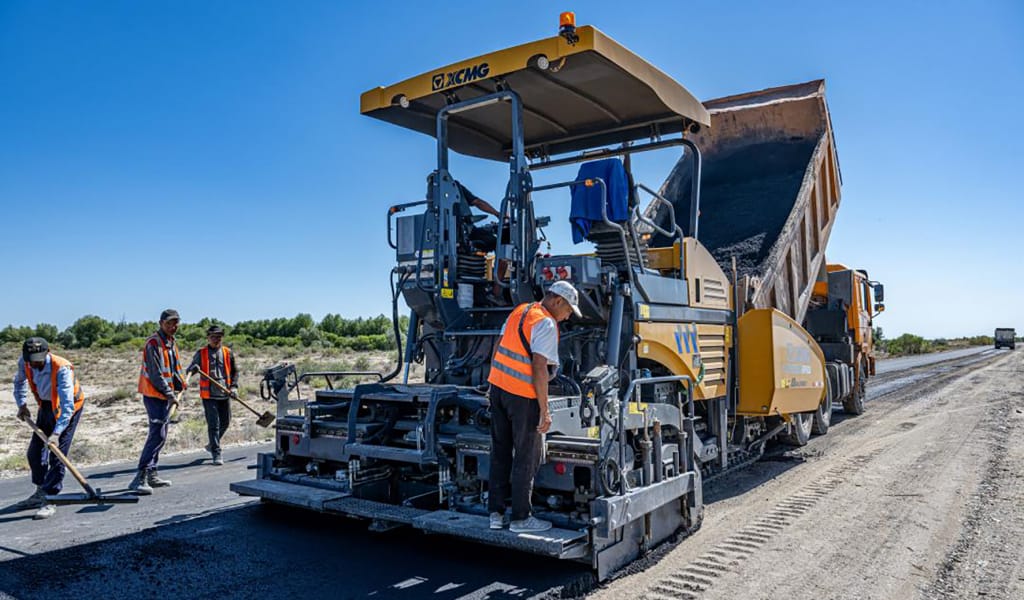 Жетісуда ауыларалық жолдарды жөндеу қарқынды жүргізілуде