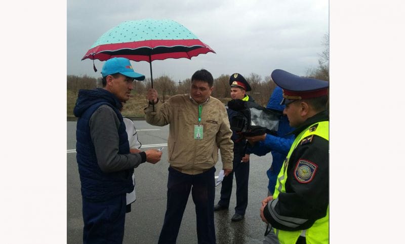 ХҚО қызметкерлері көшеге шығып, автожүргізушілерге кеңес берді