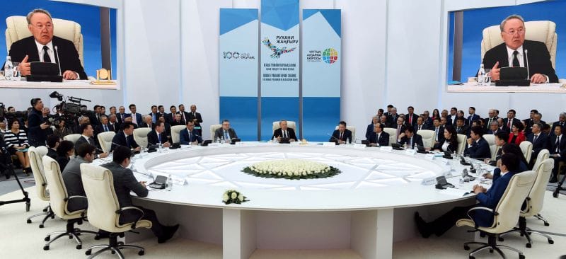 Нұрсұлтан Назарбаев «Жаңа гуманитарлық білім. Қазақ тіліндегі 100 жаңа оқулық» жобасы аясында шығарылған кітаптарды таныстыру рәсіміне қатысты