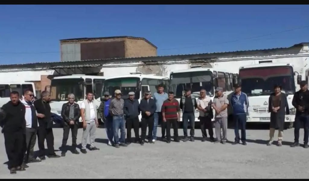 ТЕКЕЛІДЕ АВТОБУС ЖҮРГІЗУШІЛЕРІ ЖҰМЫССЫЗ ҚАЛДЫ