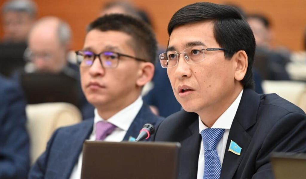 Депутат Асхат Аймағамбетов таксист жігітпен әңгімелескен соң қандай проблеманы мәжілісте көтерді?