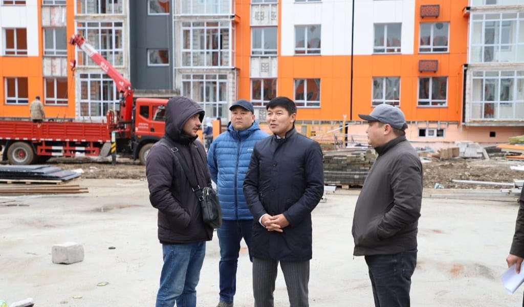 ҚАЛА ӘКІМІ ҚҰРЫЛЫС НЫСАНДАРЫН АРАЛАДЫ