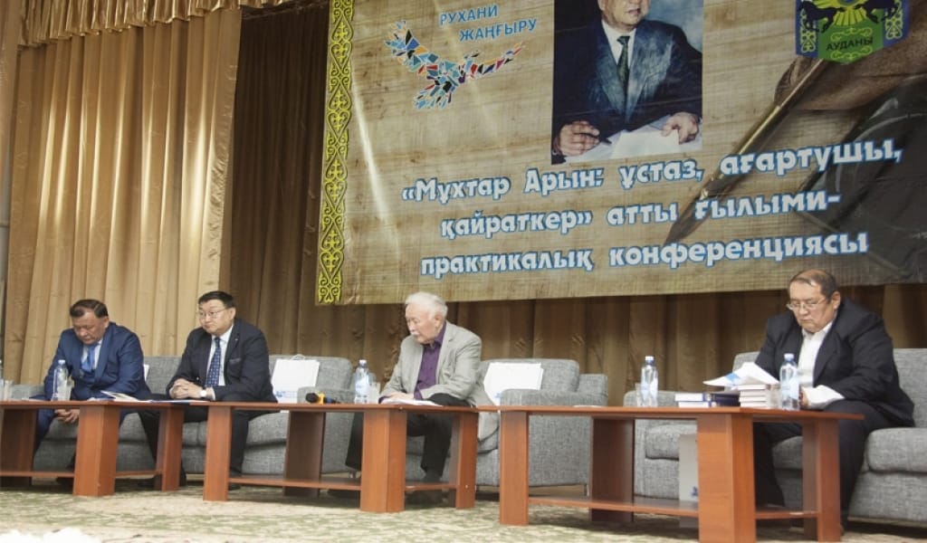 ҰЛТ ҰСТАЗЫНА ЕСКЕРТКІШ ҚОЙЫЛДЫ