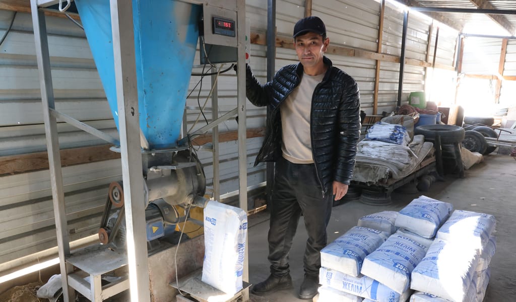 КАФЕЛЬГЕ АРНАЛҒАН ЖЕЛІМ ШЫҒАРАДЫ