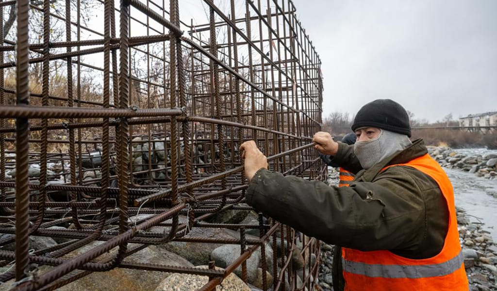 Су тасқынына дайындық барысында Жетісу облысында 5,6 шақырым өзен жағалаулары нығайтылды