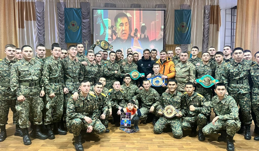Қазақстандық танымал боксшы ұландықтармен кездесті