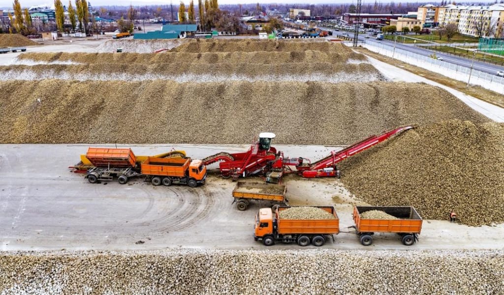 КҮНІНЕ БЕС МЫҢ ТОННА ҚАБЫЛДАНУДА
