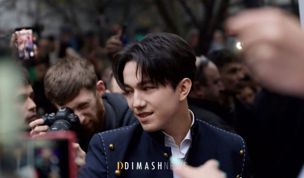 "Мен кіммін сонша?!": Димаш Құдайберген жанкүйеріне автограф беруден бас тартты